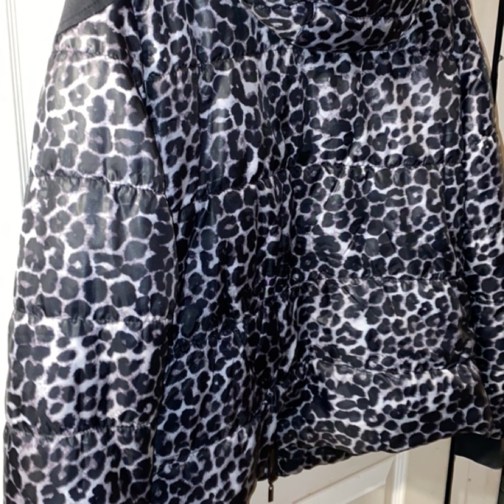 Girls Bisou Bisou jacket size Md. great condition!